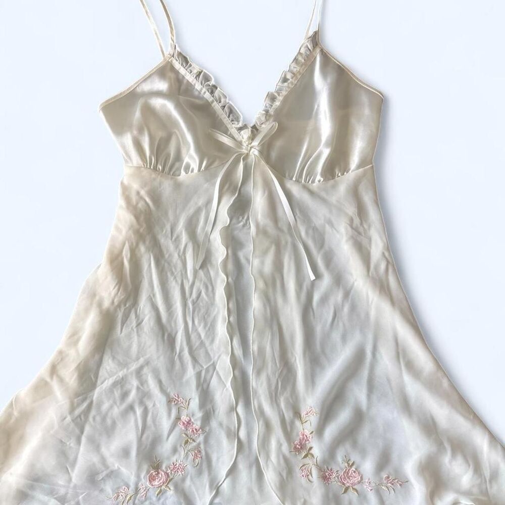Secret-treasures Women's White and Cream Nightwear